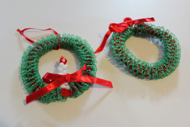 pipe cleaner and bead christmas crafts